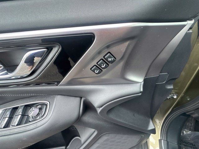 Used 2025 Subaru Outback Touring AWD/4WD image 12