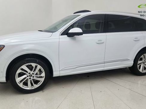 Used 2023 Audi Q7 3.0T Premium Plus w/ Premium Plus Package AWD/4WD image 3