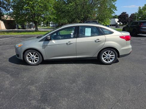 Used 2015 Ford Focus SE FWD image 5