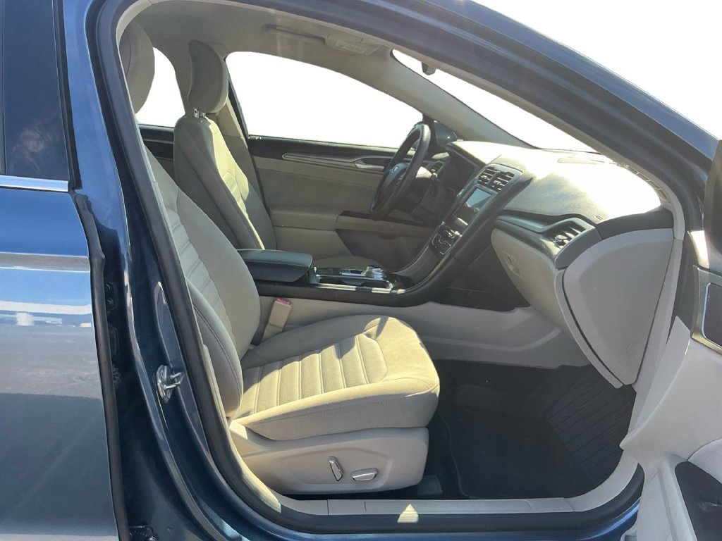 Used 2018 Ford Fusion SE w/ Fusion SE Technology Package FWD image 22