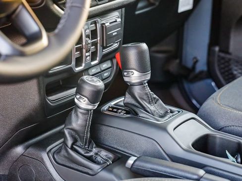 New 2025 Jeep Gladiator Sport image 21