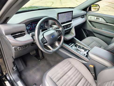 Used 2025 Ford Explorer ST-Line w/ ST-Line Street Pack AWD/4WD image 22