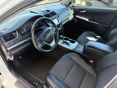 Used 2014 Toyota Camry SE image 11