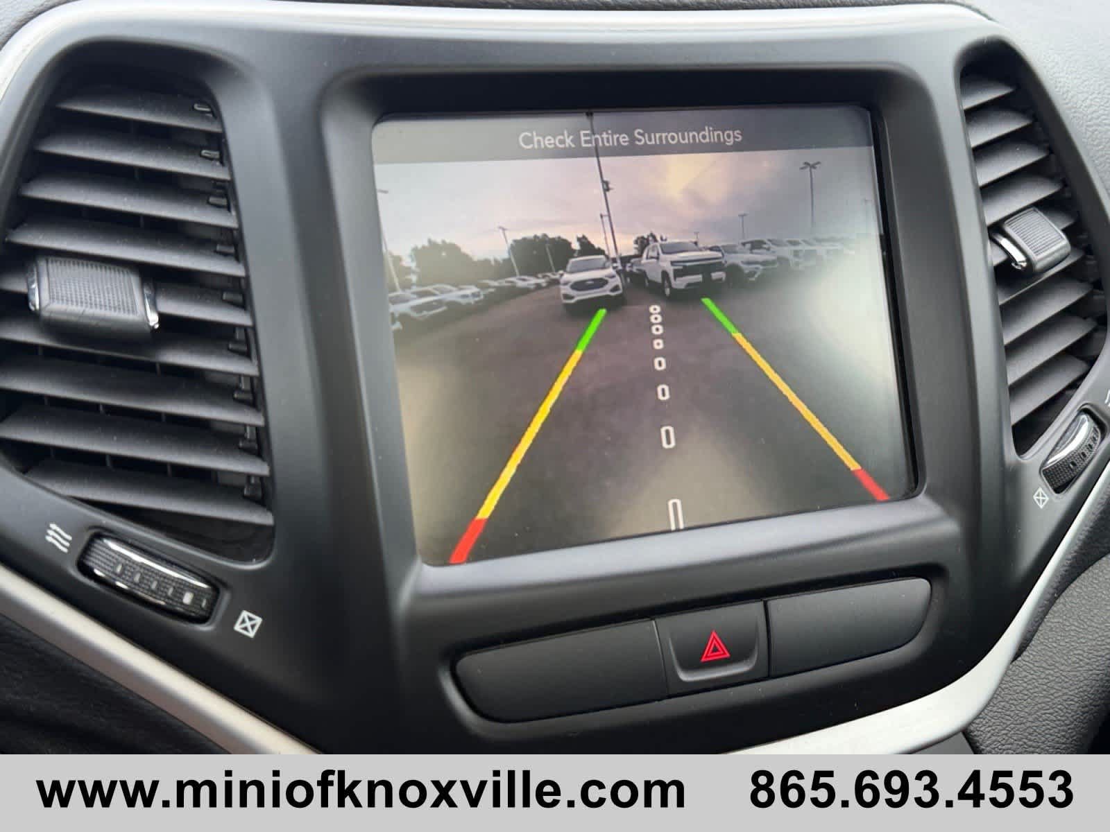 Used 2017 Jeep Cherokee Trailhawk AWD/4WD image 33