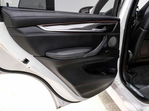 Used 2018 BMW X5 M image 45