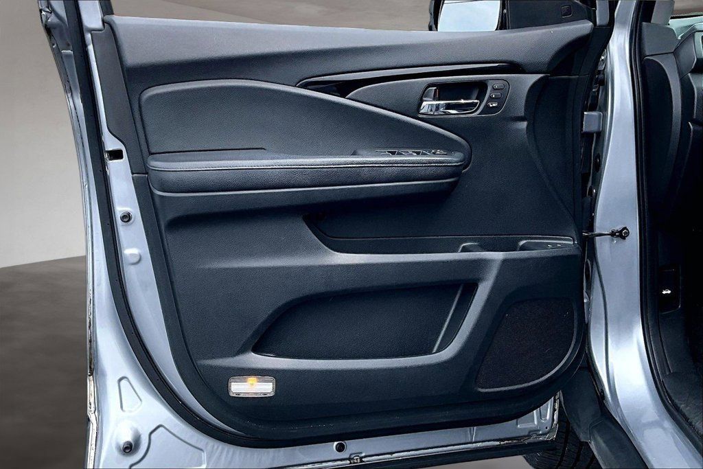 Used 2017 Honda Pilot Elite image 23