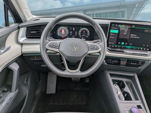 New 2026 Volkswagen Tiguan SE FWD image 15