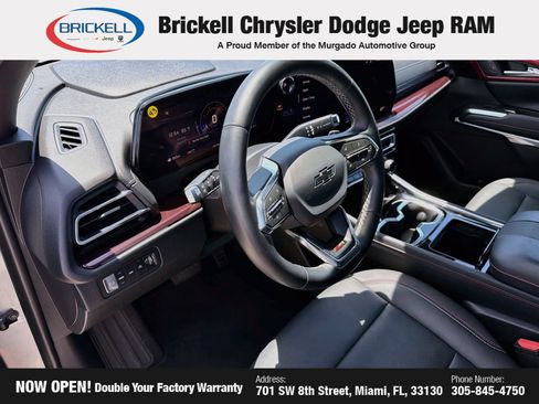 Used 2025 Chevrolet Traverse Z71 AWD/4WD image 27