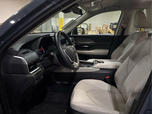 Used 2025 Toyota Grand Highlander AWD Hybrid image 9