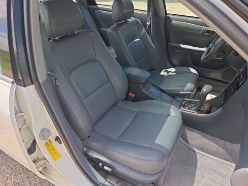 Used 2000 Toyota Camry XLE FWD image 17