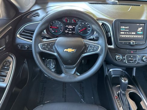 Used 2018 Chevrolet Malibu LT image 13
