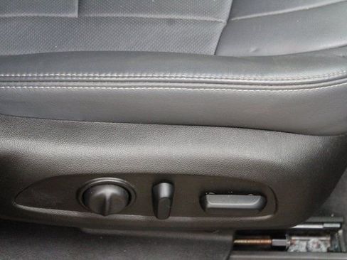 Used 2021 Buick Enclave Essence image 11