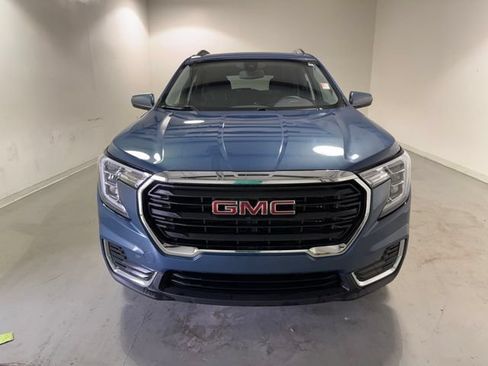 Certified 2024 GMC Terrain SLE w/ Driver Convenience Package FWD image 2