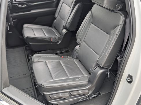 Used 2023 GMC Yukon XL Denali image 17