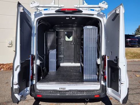 Used 2022 Ford E-Transit Medium Roof image 18