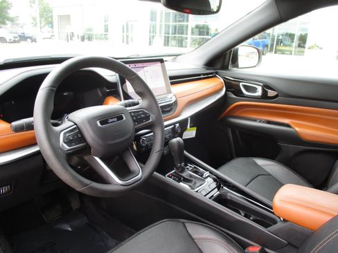 Used 2024 Jeep Compass Limited w/ Elite Group AWD/4WD image 15