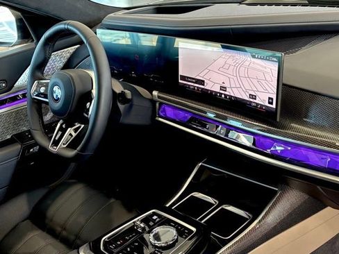 Used 2025 BMW 760i xDrive w/ Executive Package image 21