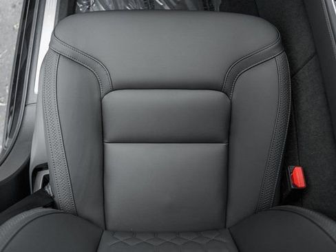 Certified 2025 Volvo XC90 T8 Core w/ Climate Package image 28