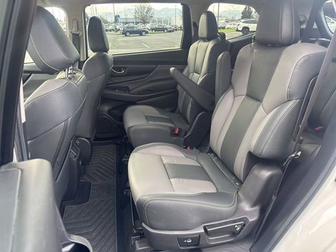 Used 2024 Subaru Ascent Onyx Edition image 11