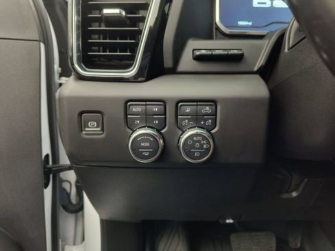 Used 2024 GMC Sierra 3500 Denali Ultimate AWD/4WD image 21