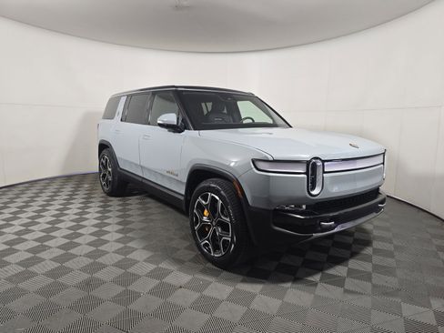Used 2022 Rivian R1S Launch Edition image 7