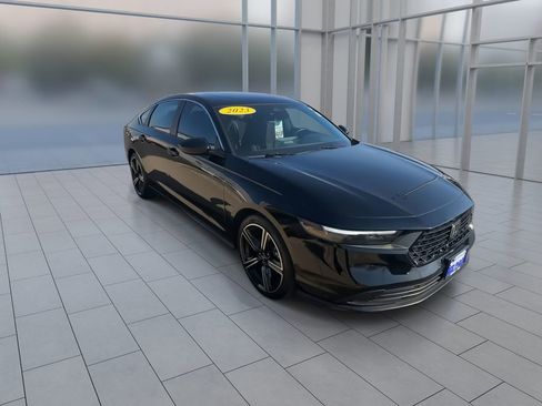 Used 2023 Honda Accord Sport image 2