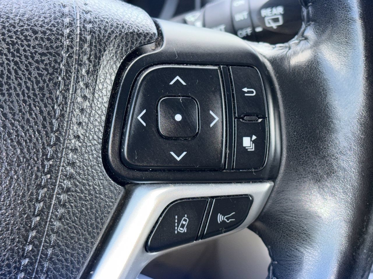 Used 2018 Toyota Highlander XLE FWD image 14