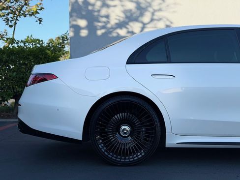 Used 2023 Mercedes-Benz S 580 4MATIC Sedan image 4