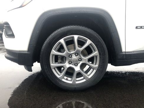 Used 2022 Jeep Compass Latitude AWD/4WD image 9