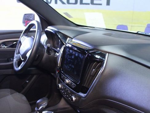Used 2023 Chevrolet Traverse LT image 10