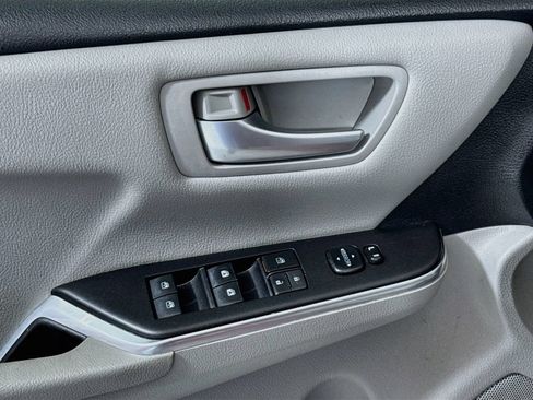 Used 2017 Toyota Camry LE FWD image 11