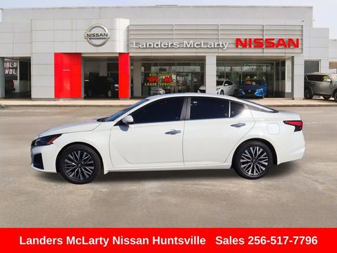 Used 2025 Nissan Altima 2.5 SV w/ SV Premium Package image 8