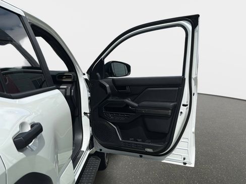 Used 2025 Toyota 4Runner TRD Off-Road image 22