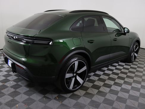 Used 2024 Porsche Macan 4 Electric image 10