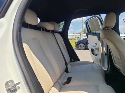 Used 2025 Mercedes-Benz GLA 250 4MATIC image 21