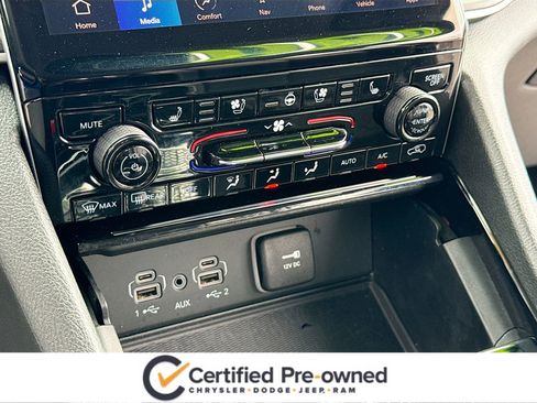 Used 2023 Jeep Grand Cherokee L Limited w/ Luxury Tech Group II AWD/4WD image 11