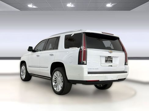Used 2017 Cadillac Escalade Platinum RWD image 3