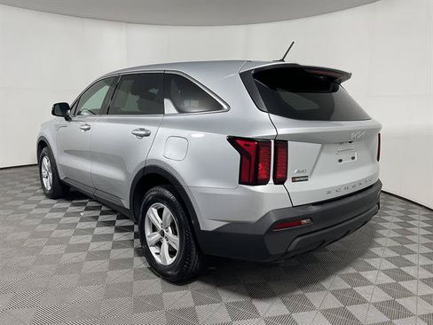 Used 2022 Kia Sorento LX AWD/4WD image 5