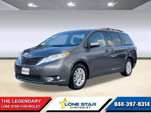 Used 2013 Toyota Sienna XLE image 1
