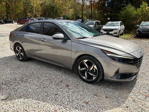 Used 2023 Hyundai Elantra Limited image 14