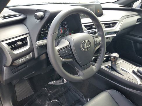 Used 2019 Lexus UX 200 image 16