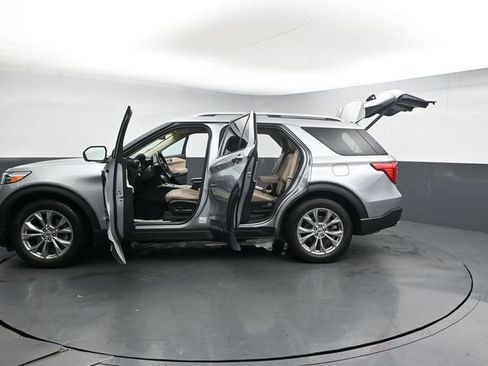 Used 2023 Ford Explorer Limited w/ Equipment Group 301A RWD image 39