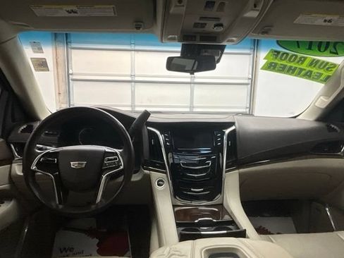 Used 2017 Cadillac Escalade Premium Luxury AWD/4WD image 4