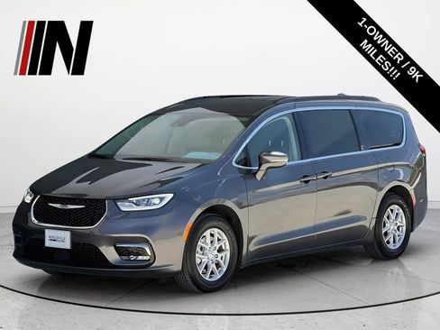 Used 2022 Chrysler Pacifica Touring-L FWD image 1
