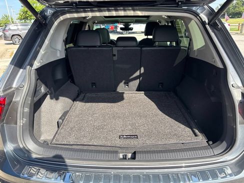 Used 2024 Volkswagen Tiguan SE AWD/4WD image 4