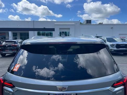 Used 2024 Cadillac XT6 Premium Luxury w/ Technology Package FWD image 4