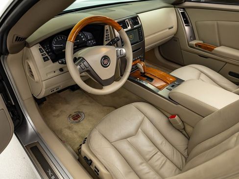 Used 2005 Cadillac XLR image 29