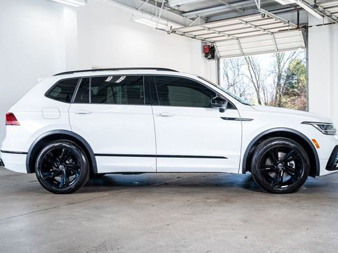 Used 2023 Volkswagen Tiguan SE R-Line image 5