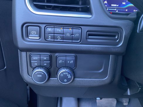 Used 2022 Chevrolet Tahoe Z71 AWD/4WD image 18