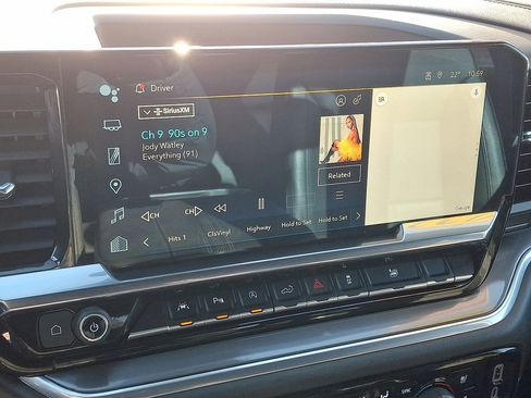 Used 2023 Chevrolet Silverado 1500 High Country image 14